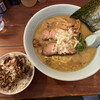 地どりラーメン - 料理写真:鶏白湯スープは飲み干し必至