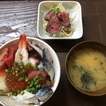 居喰処 光 - 2021/01/11
      本日の日替り 海鮮丼 500円