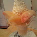 フルーツパーラーゴトー - 桃パフェ