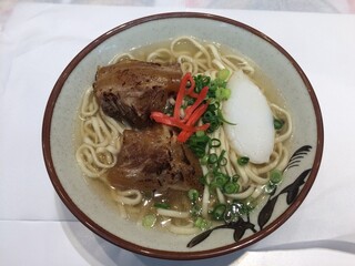 丸三（まるみつ）冷し物店 - あぐー豚の軟骨ソーキそば　800円