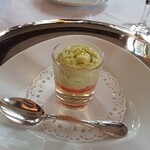 マダム・トキ - アミューズブーシュ　アボカドムースとリンゴのゼリー