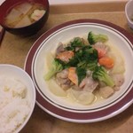 増上寺会館　大食堂 - 鶏肉とかぶの牛乳煮
