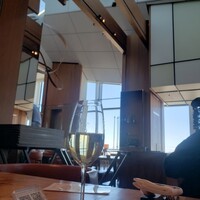 ザ タヴァン グリル＆ラウンジ - 