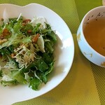 Itarian Resutoran Torikorore - セットのサラダとスープ