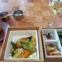 ザ タヴァン グリル＆ラウンジ - 