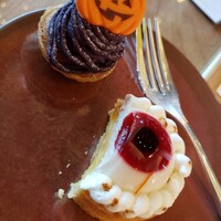 ザ タヴァン グリル＆ラウンジ - 