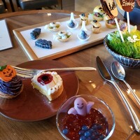 ザ タヴァン グリル＆ラウンジ - 