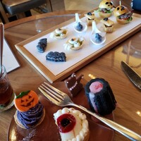 ザ タヴァン グリル＆ラウンジ - 