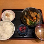 旬の鮮魚と個室 楽の宴 - 日替わり700円豚バラと茄子炒め