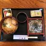 Shougetsu - 甘辛ダレの豚ヒレカツ丼ざるそばセット　1100円　そばは少ない。