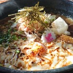 うどん花むすび - 焼チーズカレーうどん　アップ　カレーのパンチがあり、スープは良くかき混ぜる必要あり