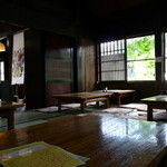 白水園 - 店内。趣があります。