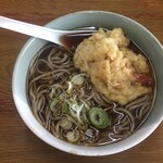 小島町つるや - キャーーー天ぷら蕎麦ヽ(´o｀


うーーーん・・・この海老天、揚げ置きだわ。

揚げたてのが食いたくて蕎麦屋に来たのに(´⊙ω⊙`)



