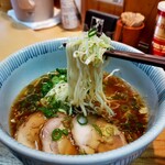 とりそば太田 - 鶏そば醤油　麺リフトアップ