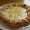 Pizzeria Da Ciro - クワトロフォルマッジ、ローマをチョイス（多分ナポリピッツア）