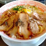 中華蕎麦 こばや - ２種のチャーシューと丼の中央には柚子が・・・