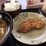Kodawari menya - チキンカツ
      カレーに浸しても
      うまー