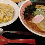 めん六や - 醤油ラーメン、半チャーハン