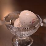 フェリーチェ450 - イチゴのアイスクリーム