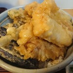 江戸家 - 丼からはみ出すボリューム