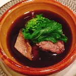 パッソ・ア・パッソ - 孔雀、猪、鮑のスープ