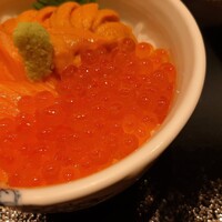 函館うに むらかみ 日本生命札幌ビル店 - まろやかで上品な旨味のいくら醤油漬けは、皮が薄くなめらかで1粒1粒柔らかく口の中で弾ける！