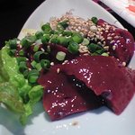 たけとんぼ - 牛レバー刺し（580円）