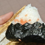フジヤマ カフェ - 富士山ごうりきおむすび（鮭）　￥１５０