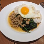 デニーズ - ガパオ・ガイ～鶏肉のバジル炒めごはん（899円＋税）