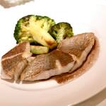 コート ドール - ・真鯛のソテー ブロッコリーのロースト 赤ワインのソース  私のブロッコリー、爆弾級におおきかった