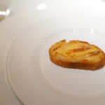 コート ドール - ・桜えびのトースト 大きくて立派な桜えびがのって、殻の香ばしさがチーズを焼いた香りになんともよく合います。