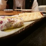 たんか - 牛タンクリームチーズ クラッカー添え