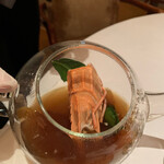 レ セゾン -  ラングスティーヌの出汁で作ったコンソメ。生姜入り。
