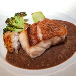 コート ドール - ・メヌケのムニエル きのこのソース 焦がしブロッコリー