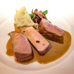 コート ドール - ・ガルシア産栗豚のソテー ジュとフォンドヴォーに酸味を加えたソース プルロットというきのことインゲン マッシュポテト  コートドールの肉料理。 ソテーなら豚肉好きだなー