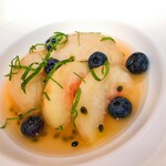 コート ドール - ・桃とパッションフルーツのスープ ブルーベリーとミント