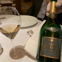 レ セゾン - シェフの親友が営むシャンパーニュメゾン『ドゥーツ』