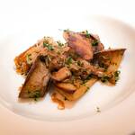 コート ドール - ・フランス産セップ茸のバター炒め きのこの部位ごとの食感の違いを楽しみながら。 エシャロットの甘味と、香ばしさ。パセリの香り。