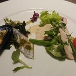 リーガロイヤルグラン沖縄 Dining 19 - 前菜 やんばる鶏、太刀魚、ムール貝