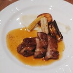 ビストロ リベルテ - 肉メイン 全景