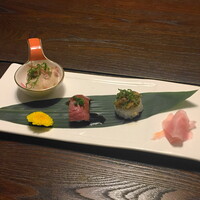 舎人庵・とんぼ - 飛騨牛彩り寿司3貫盛