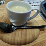 トラットリア ガンベロ ロッソ - スープが美味しいのはもちろんだけど、スプーンの口馴染みがめちゃ好み♪