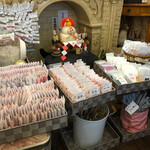 チェリー ブロッサム - 大人気の石おみくじは1回500円。ひっきりなしにお客さんが来たよ。老若男女無制限。