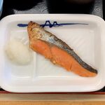 松屋 - 焼鮭定食（ミニ牛皿） ¥490 の焼鮭