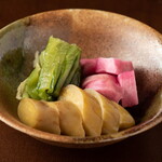 海鮮・炭火串焼 庄内うなさか 純米酒専門店 - 山形県内外漬け物盛り合わせ