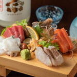 海鮮・炭火串焼 庄内うなさか 純米酒専門店 - 刺身盛合わせ