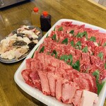 近江牛肥育牧場直営 ホルモン焼肉 犇 カメチク - 