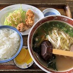 ラーメン天馬 - ラーメン定食A（唐揚）820円