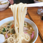 新華園 - 麺はこんな感じ♪