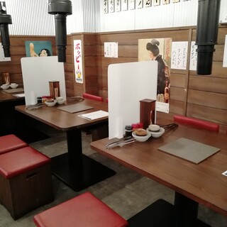Kameido Horumon - テーブル席